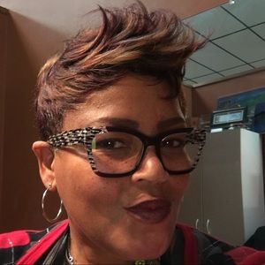 Meet your Posher, Cynthia